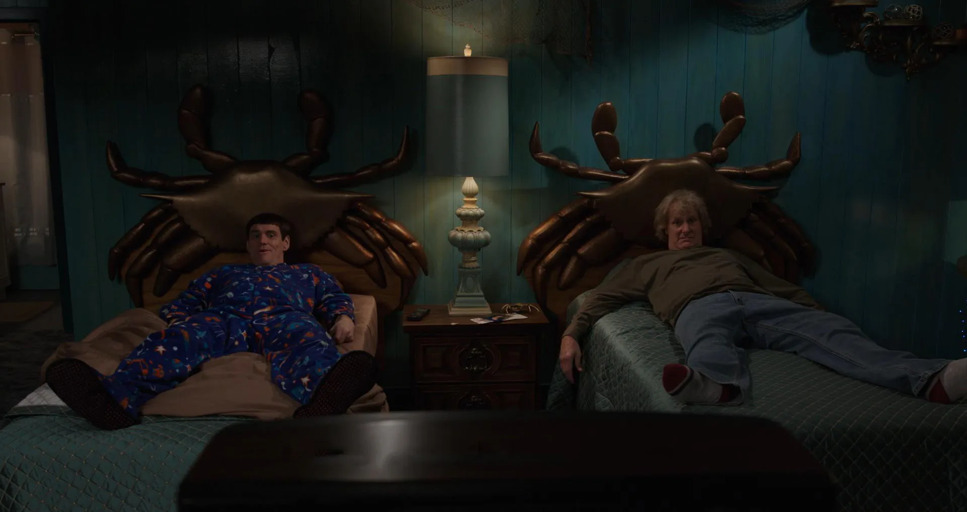 Dumb & Dumber To production design — CLEAN_DD2 Blue Crab Room