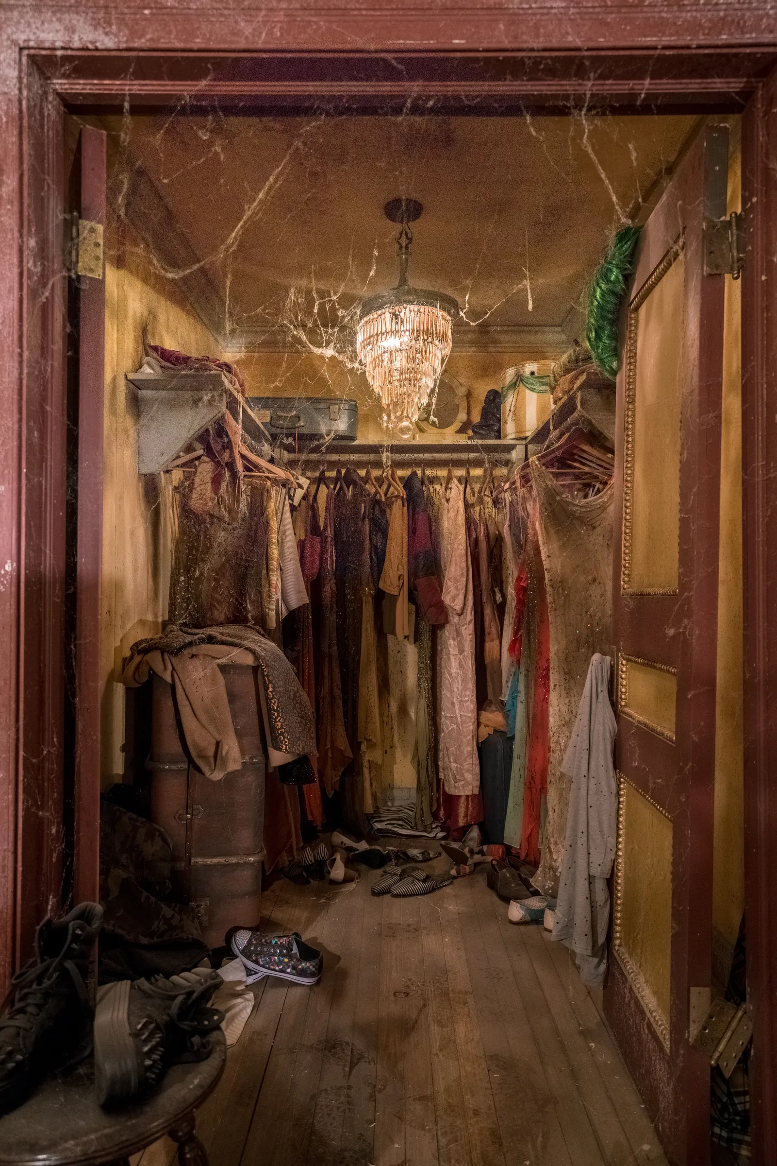 Runaways production design — Runnaways