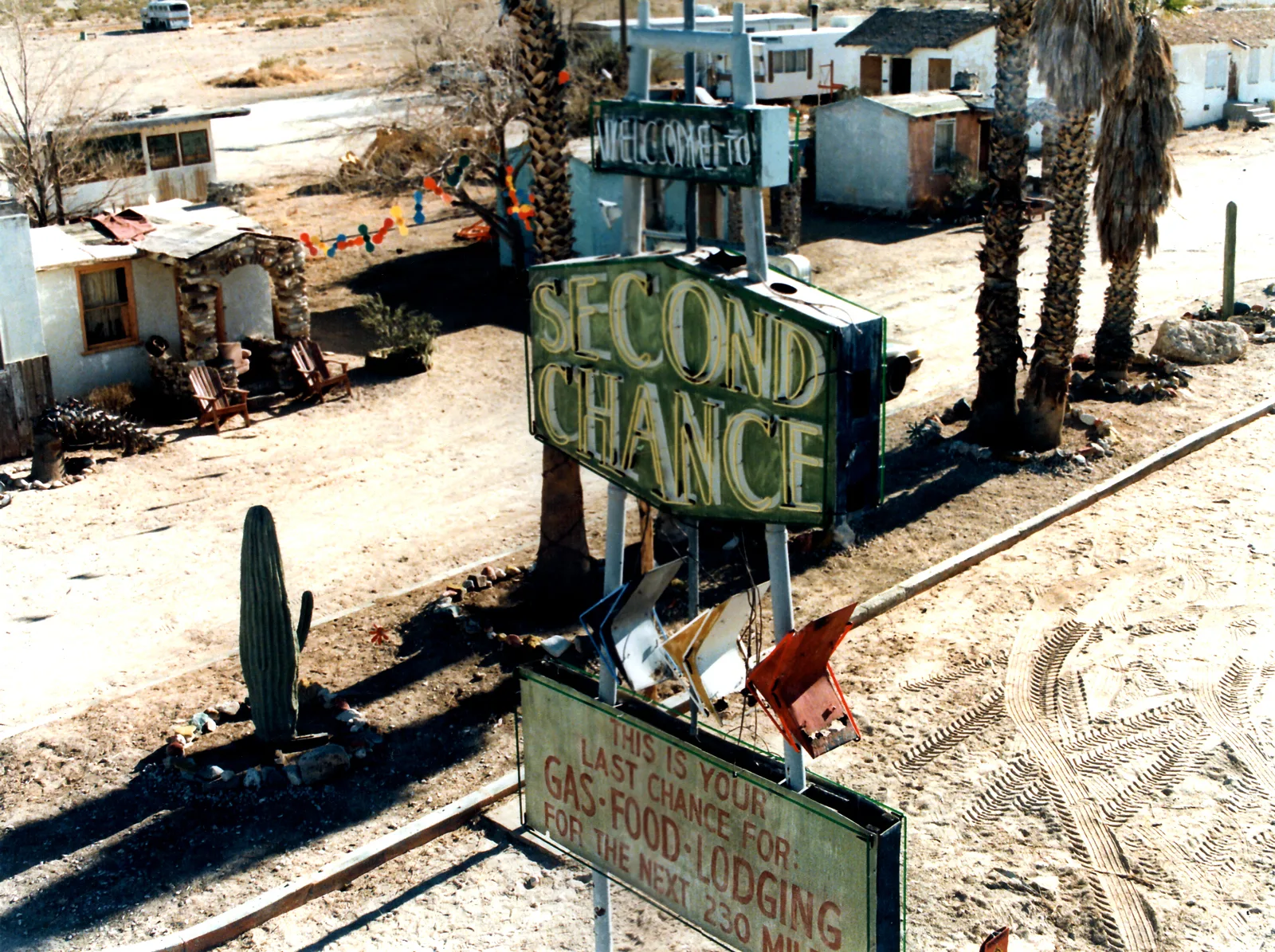 Another Day in Paradise production design — Second Chance Motel
