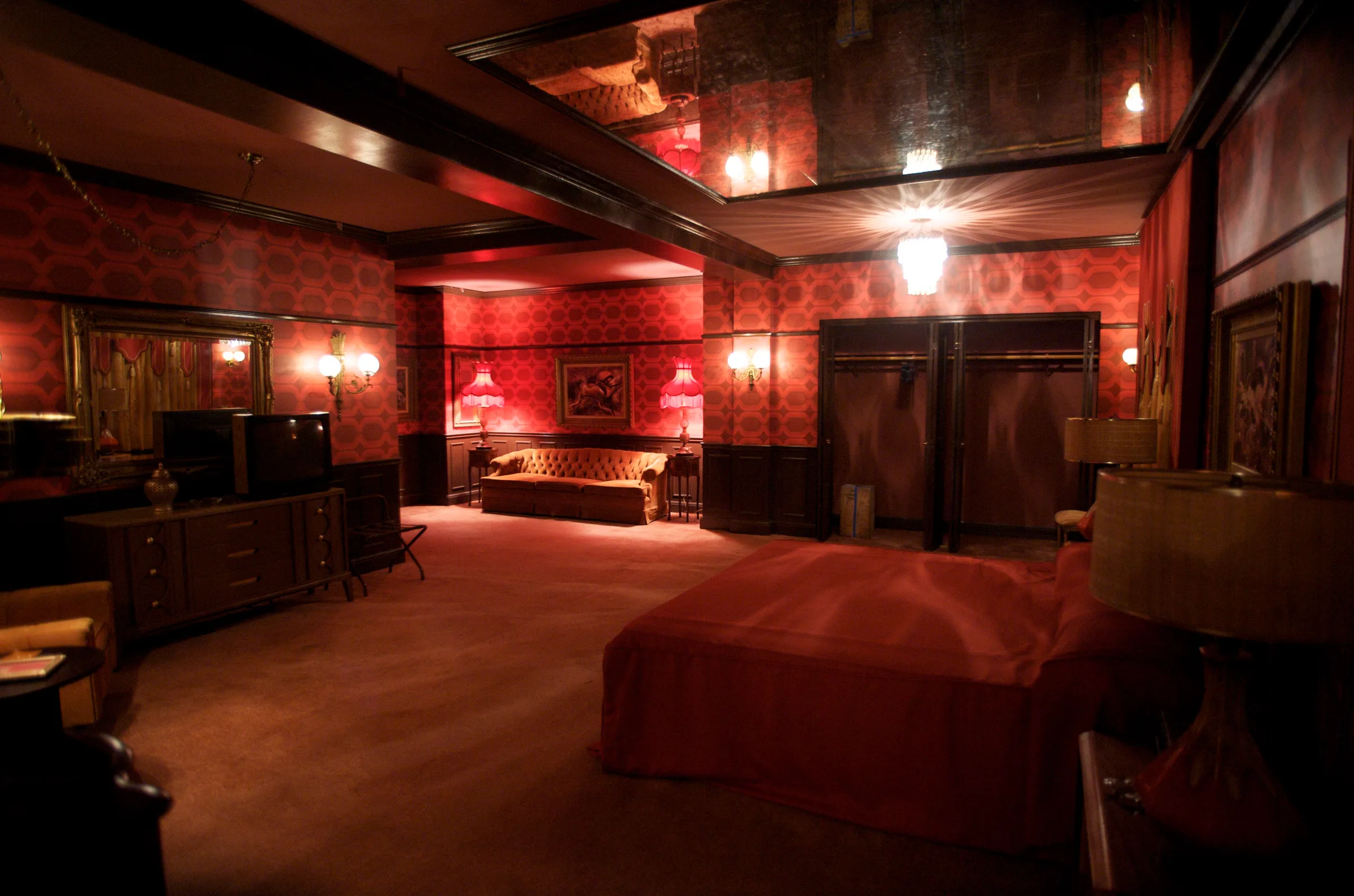 Losers production design — The Red Hotel